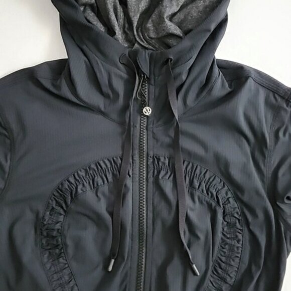 Lululemon Black Dance Studio Reversible Jacket Hooded Stretch Thumbholes Size 4 - Picture 10 of 15